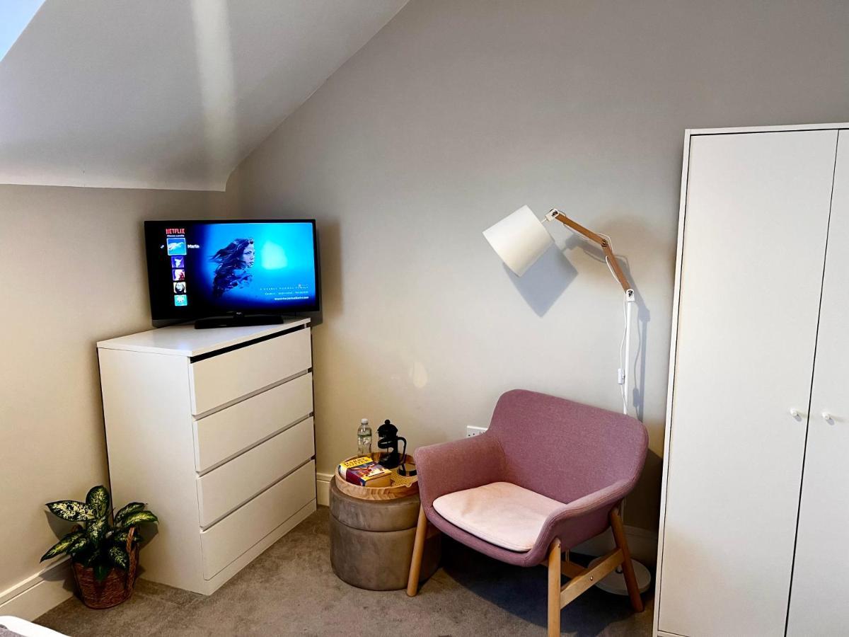 Lakeside Lux Bedroom With Parking, M4 Jct 11, Next To Train Station Reading Eksteriør billede